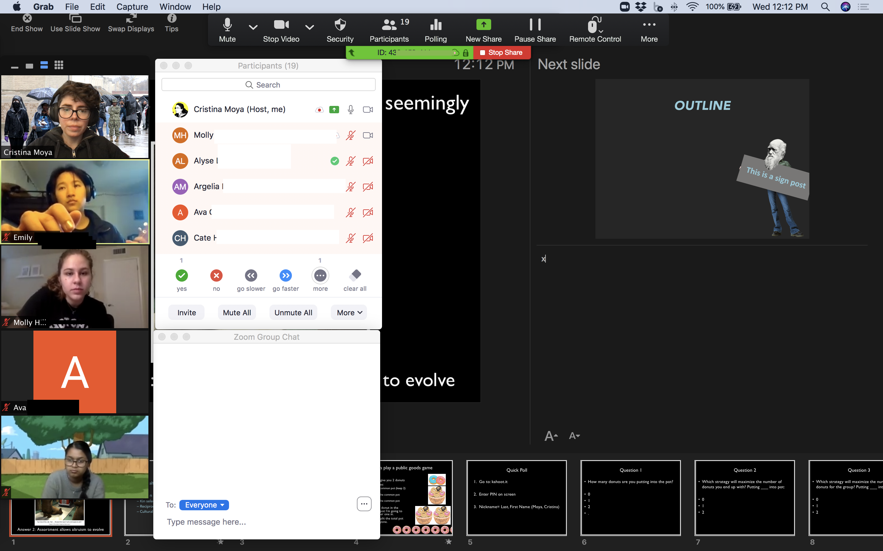 Screenshot of Dr. Moya's course being held in the Zoom environment.